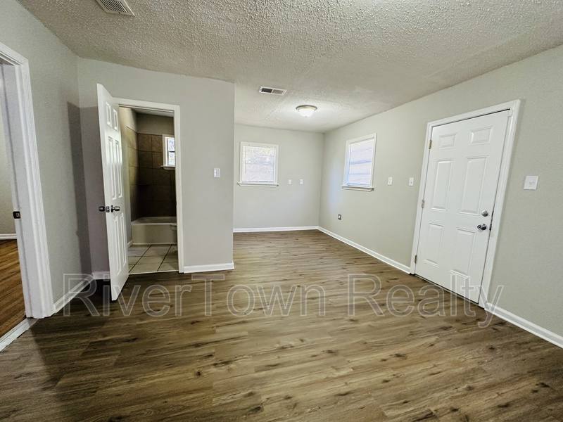 House for rent at 2176 Vollintine Ave, Memphis, TN 38108