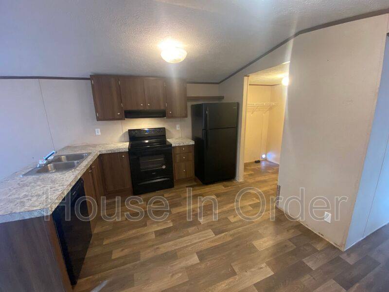 House for rent at 124 Shamrock Park Dr, Landrum, SC 29356