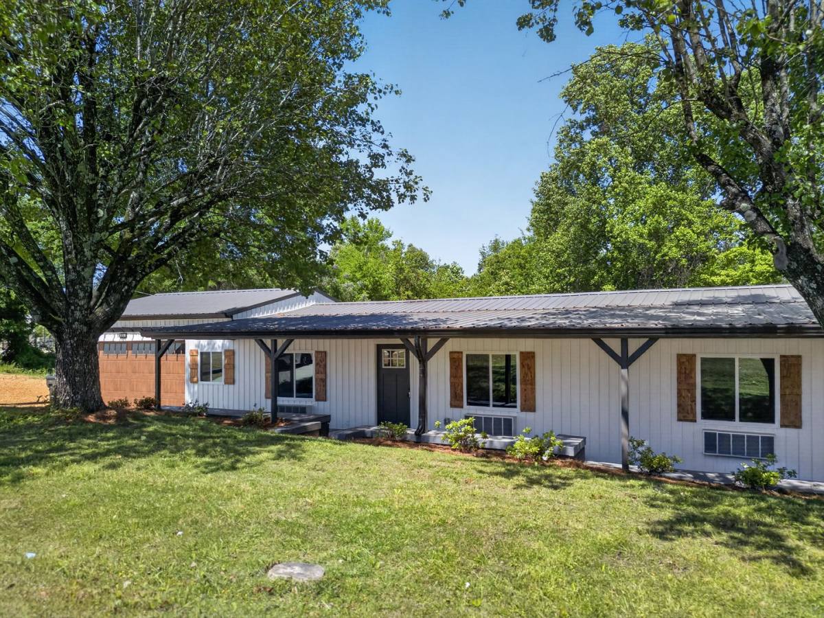 House for rent at 3090 Pilgrims Rest Rd, Gadsden, AL 35907