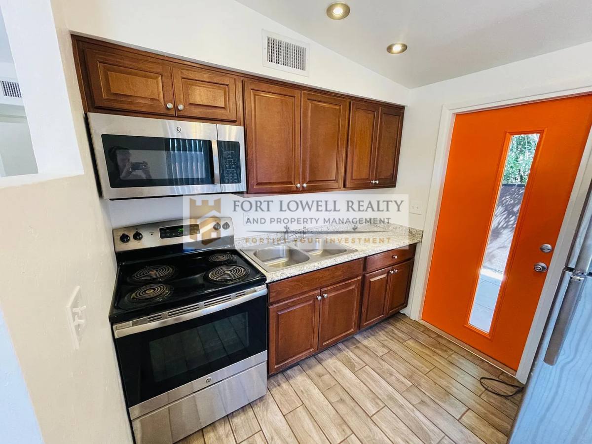 Townhouse for rent at 1302 N Richey Blvd, Tucson, AZ 85716