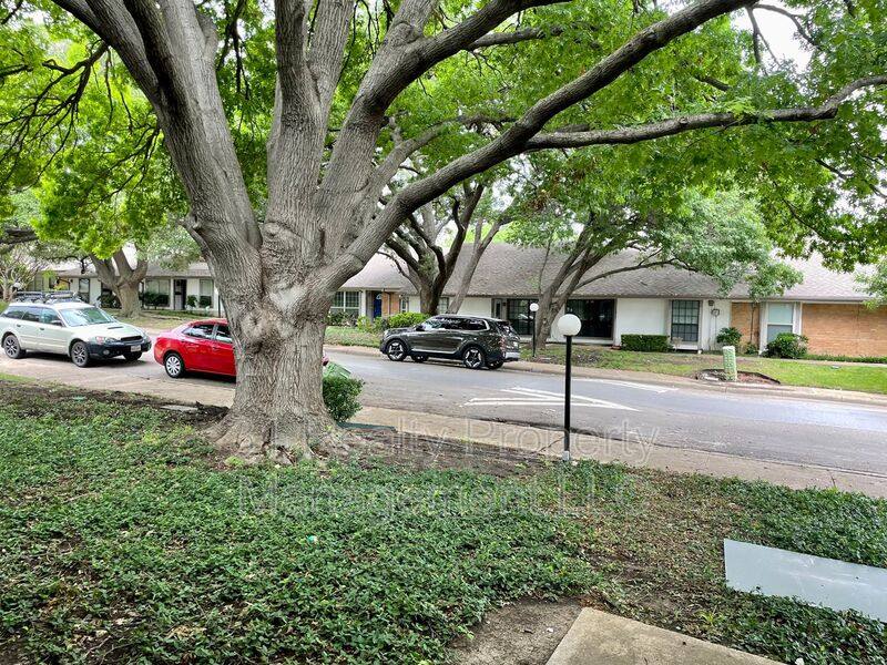 Townhouse for rent at 13722 Flagstone Lane, Dallas, TX 75240