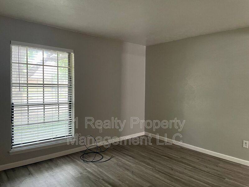 Townhouse for rent at 13722 Flagstone Lane, Dallas, TX 75240