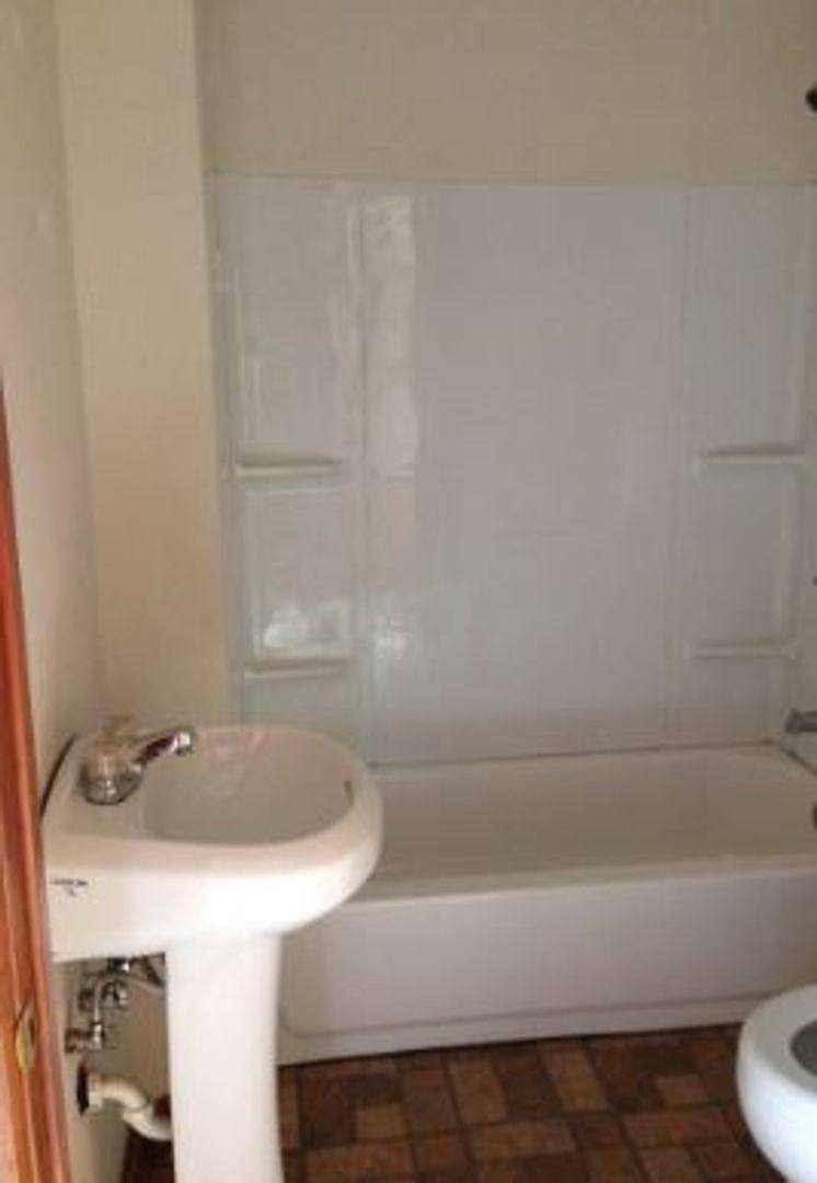 Apartment for rent at 1175 Mount Vernon Rd, Newark, OH 43055