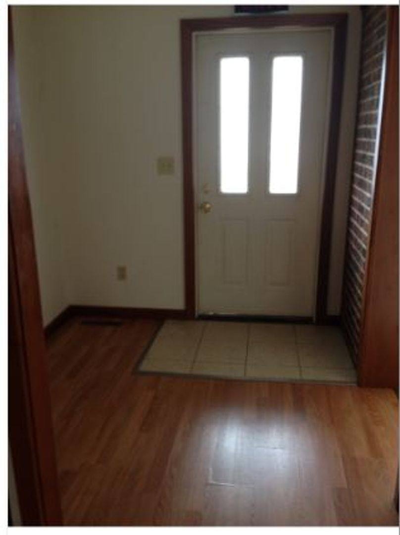 Apartment for rent at 1175 Mount Vernon Rd, Newark, OH 43055
