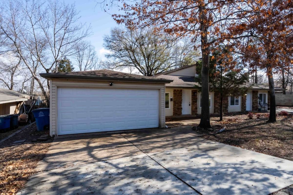 Apartment for rent at 3257 S Hudson Ave, Tulsa, OK 74135