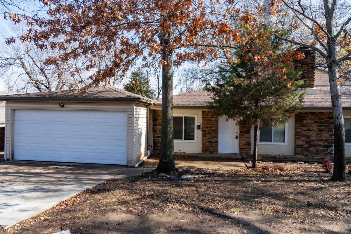 Apartment for rent at 3257 S Hudson Ave, Tulsa, OK 74135