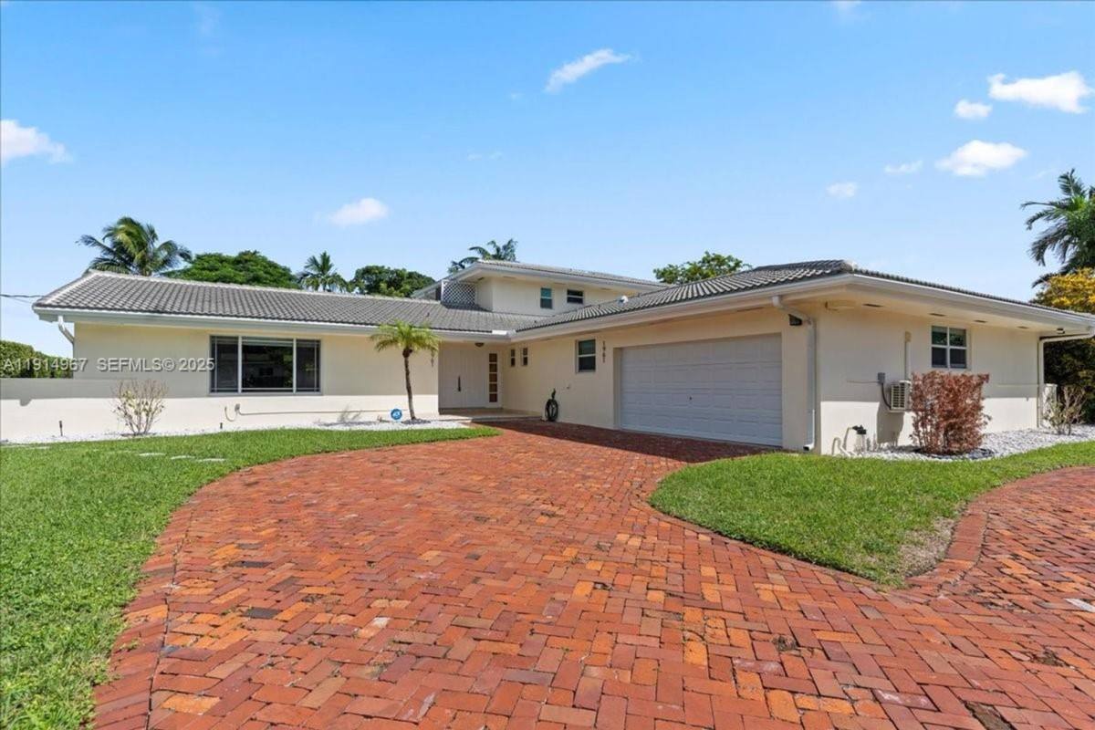 House for rent at 1961 NE 188th St, Miami, FL 33179