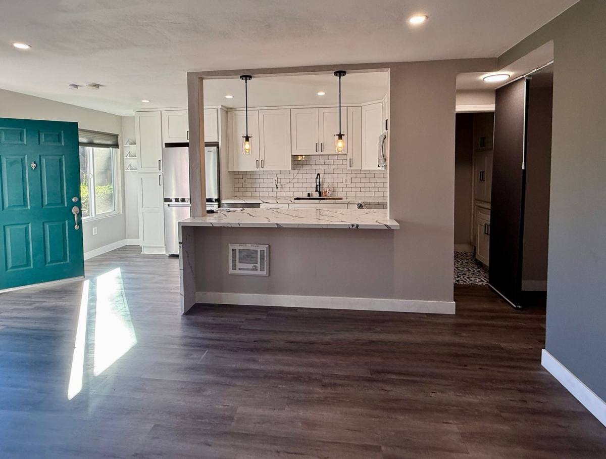 Townhouse for rent at 3454 Castle Glen Dr, San Diego, CA 92123