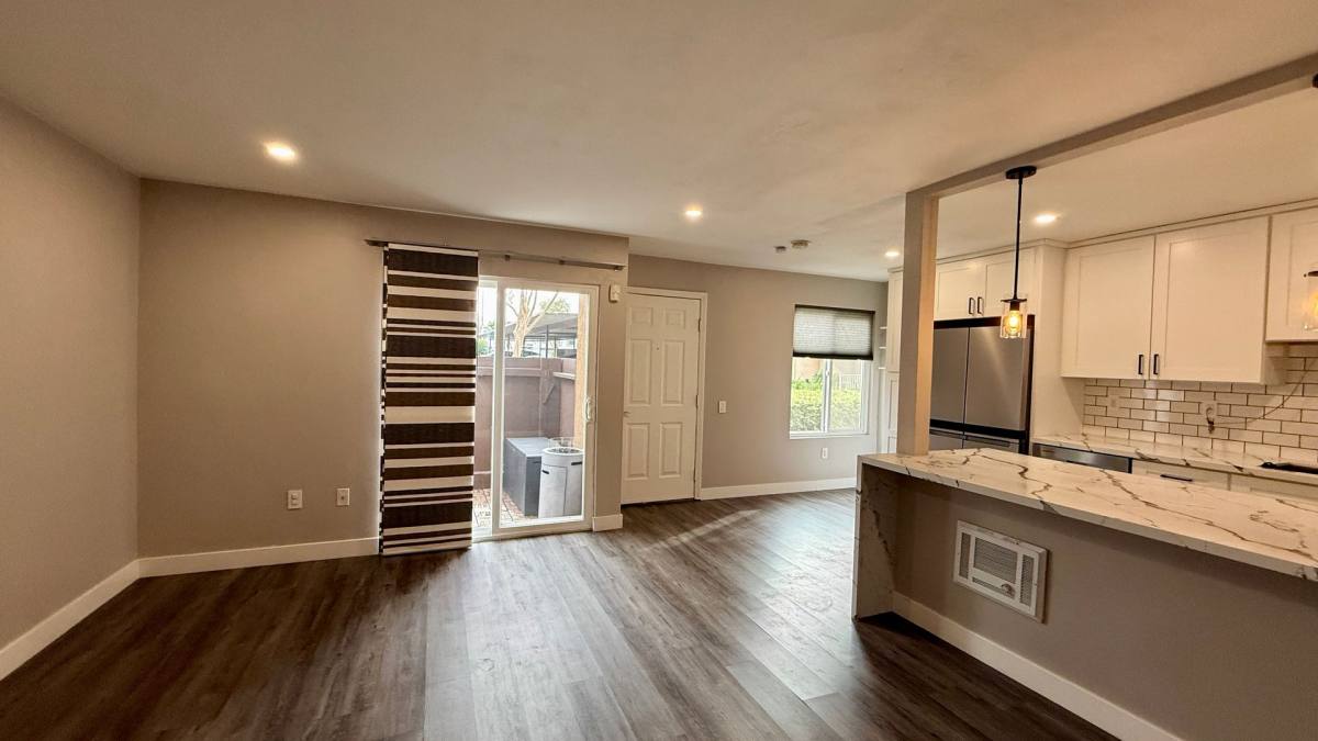 Townhouse for rent at 3454 Castle Glen Dr, San Diego, CA 92123