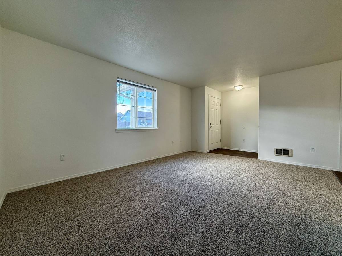 Townhouse for rent at 2561 NW Cedar Ave, Redmond, OR 97756