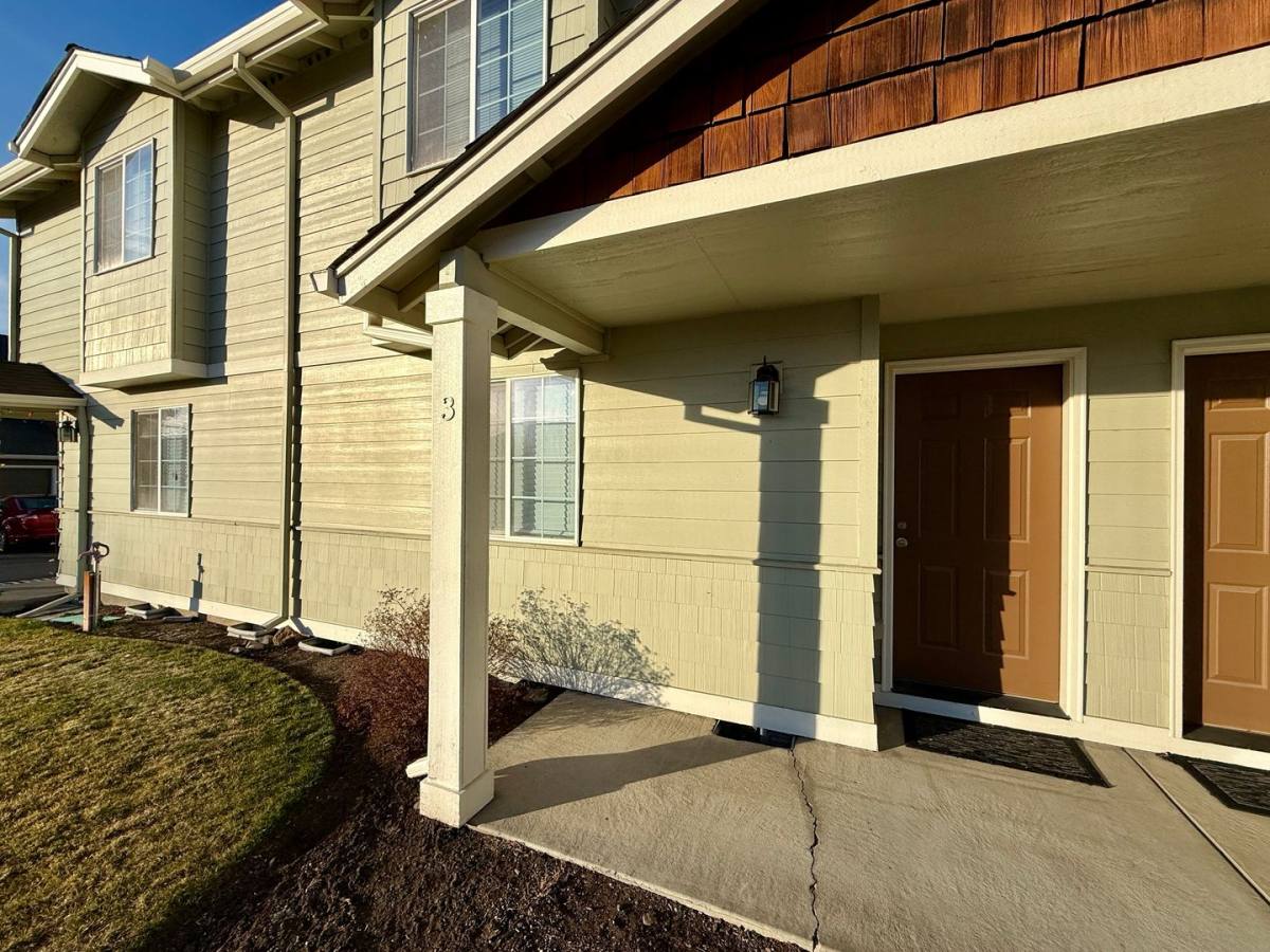 Townhouse for rent at 2561 NW Cedar Ave, Redmond, OR 97756