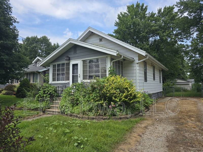 House for rent at 1124 Kern St, Waterloo, IA 50703