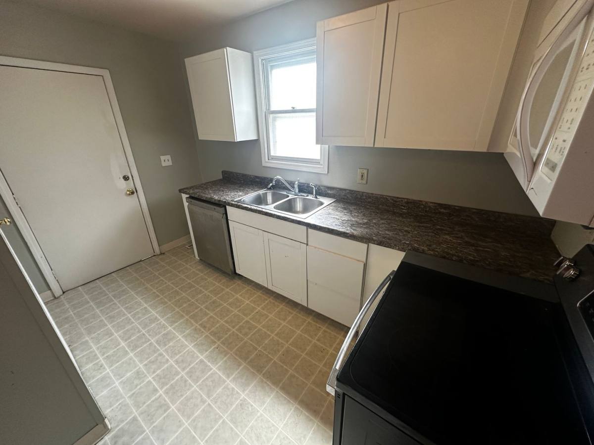 1106 Olive St, Saint Joseph, MO 64503 - Apartment for Rent - Image 5