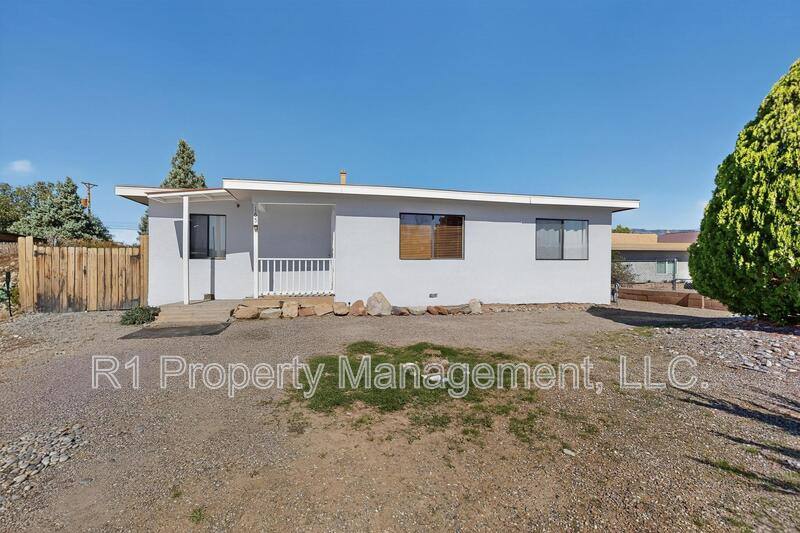 House for rent at 165 Hilton Ave NW, Albuquerque, NM 87107