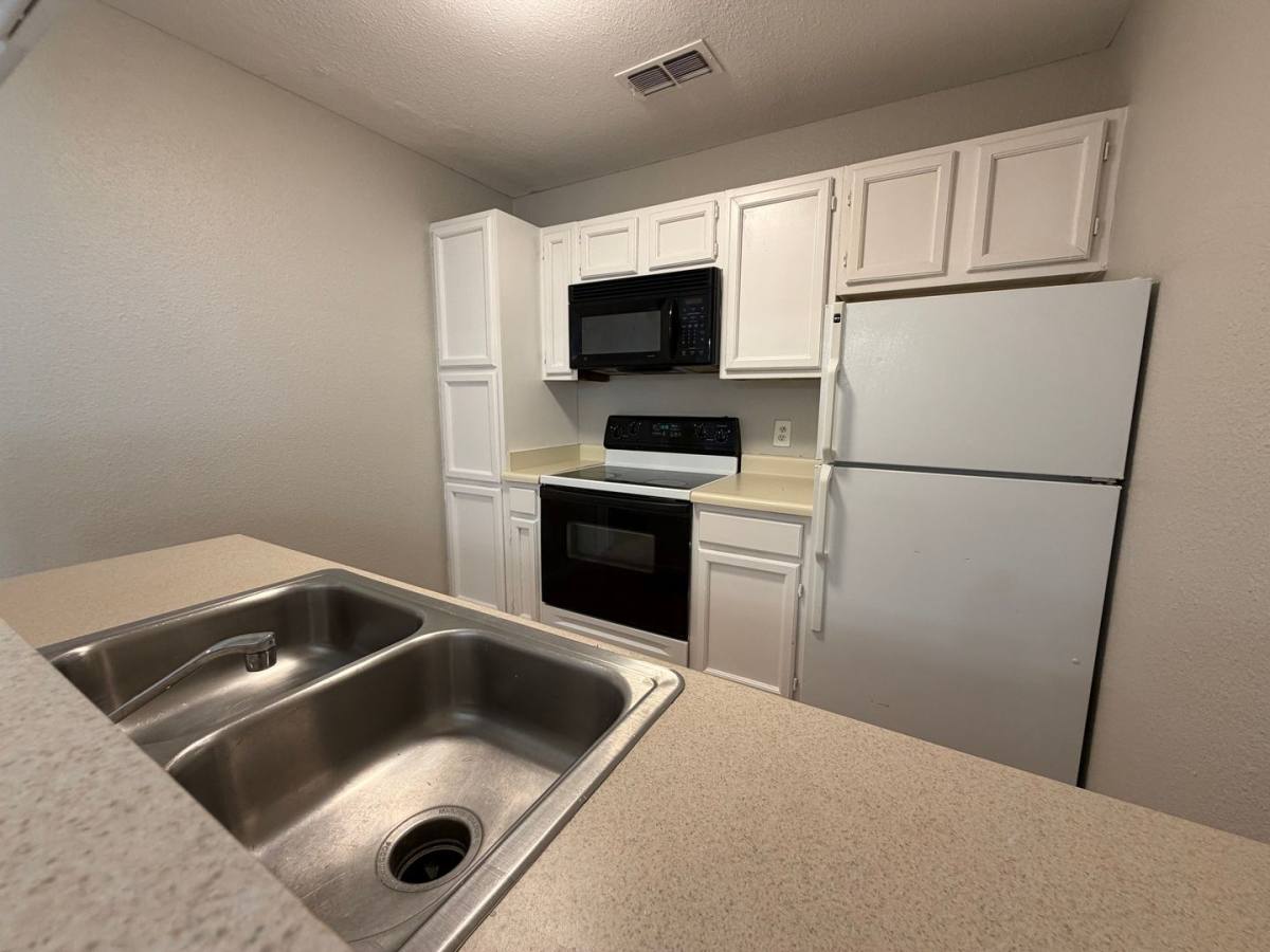 Condo for rent at 10527 Perrin Beitel, San Antonio, TX 78217