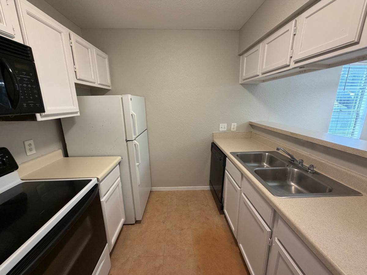 Condo for rent at 10527 Perrin Beitel, San Antonio, TX 78217