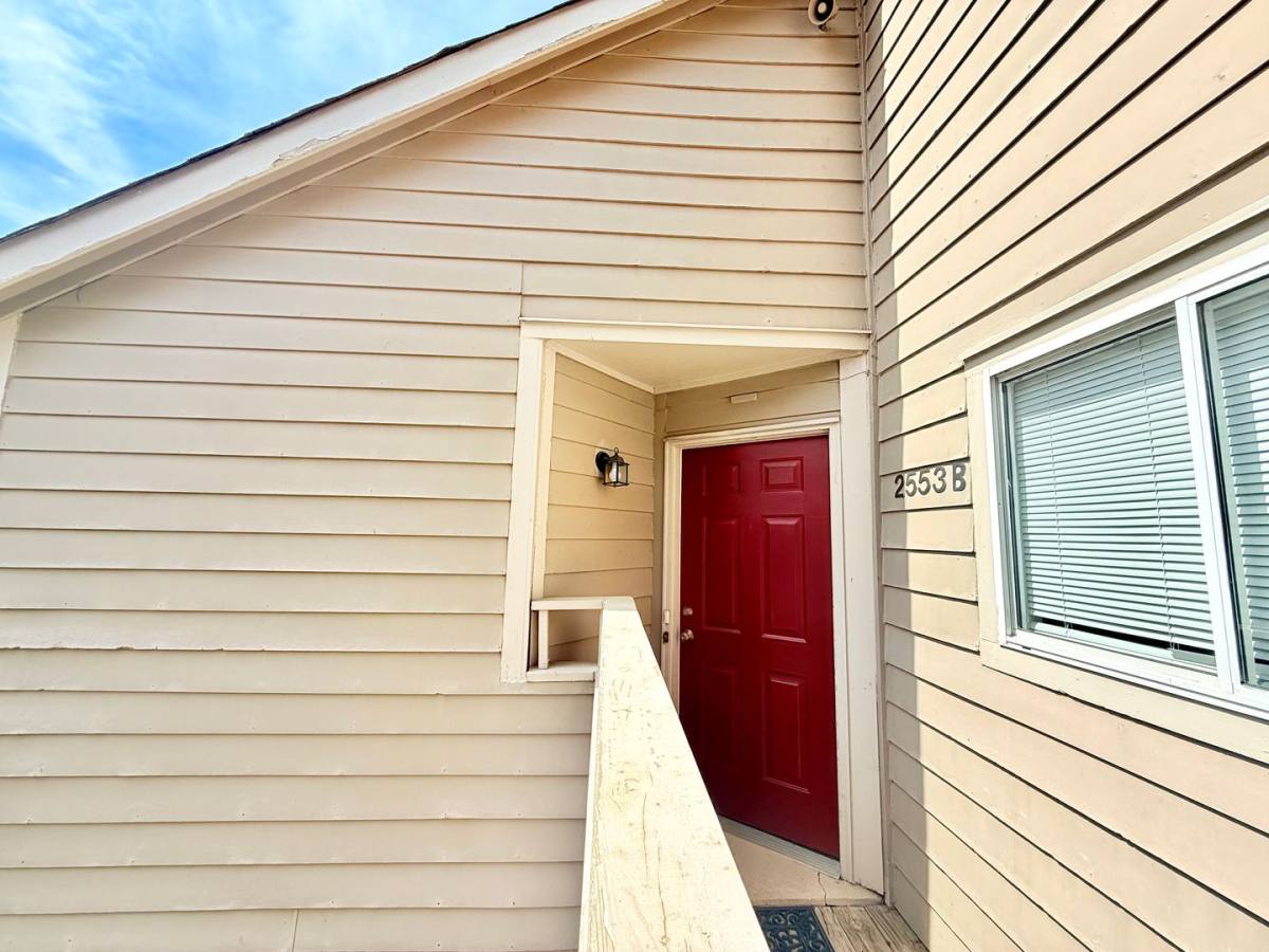 Apartment for rent at 2553 Stockbridge Dr #B, Charlotte, NC 28210
