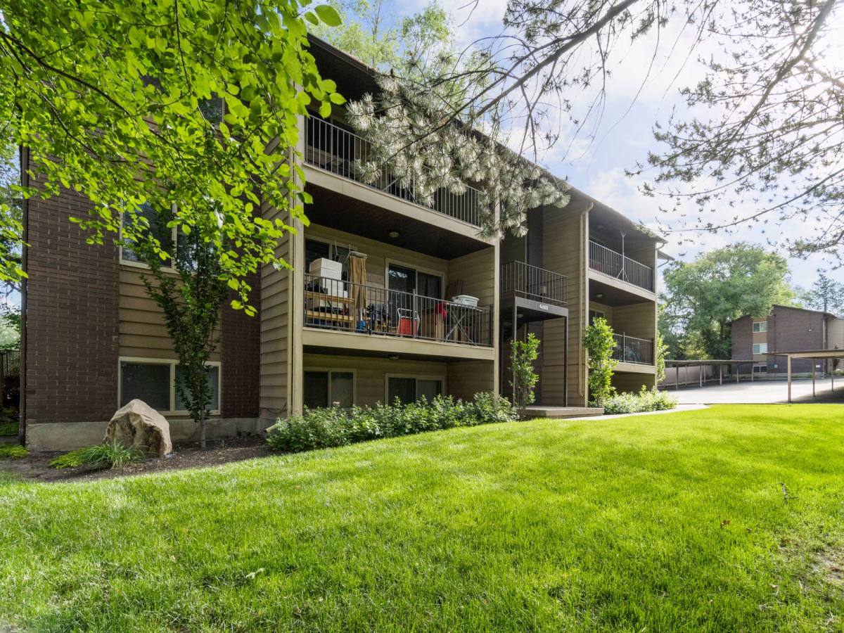 Apartment for rent at 4478 S Highland Dr, Salt Lake City, UT 84124