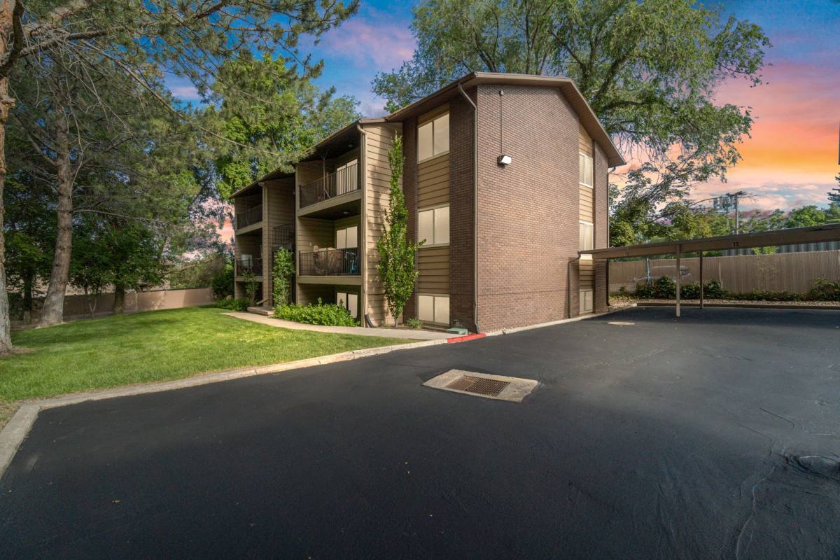 Apartment for rent at 4478 S Highland Dr, Salt Lake City, UT 84124