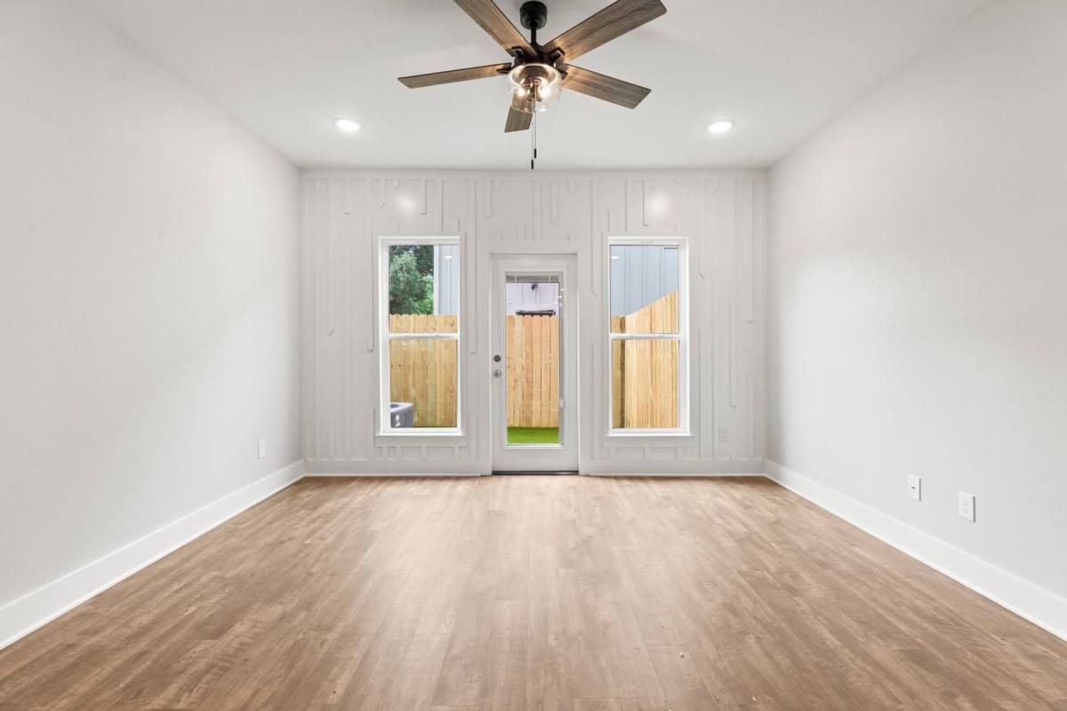 Apartment for rent at 527 N College, Lindale, TX 75771