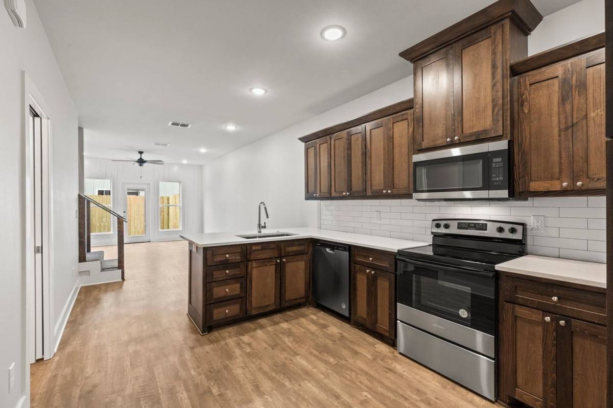 Apartment for rent at 527 N College, Lindale, TX 75771