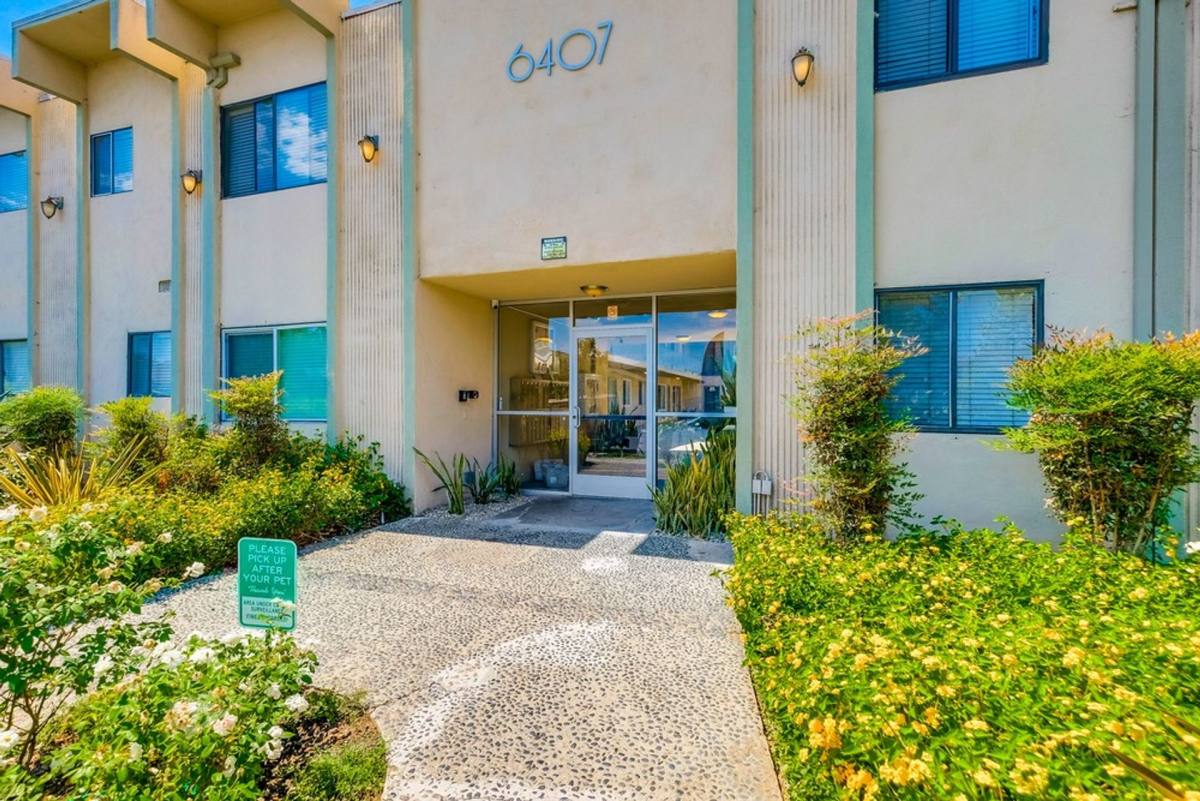 Apartment for rent at 6407 10th Ave, Los Angeles, CA 90043