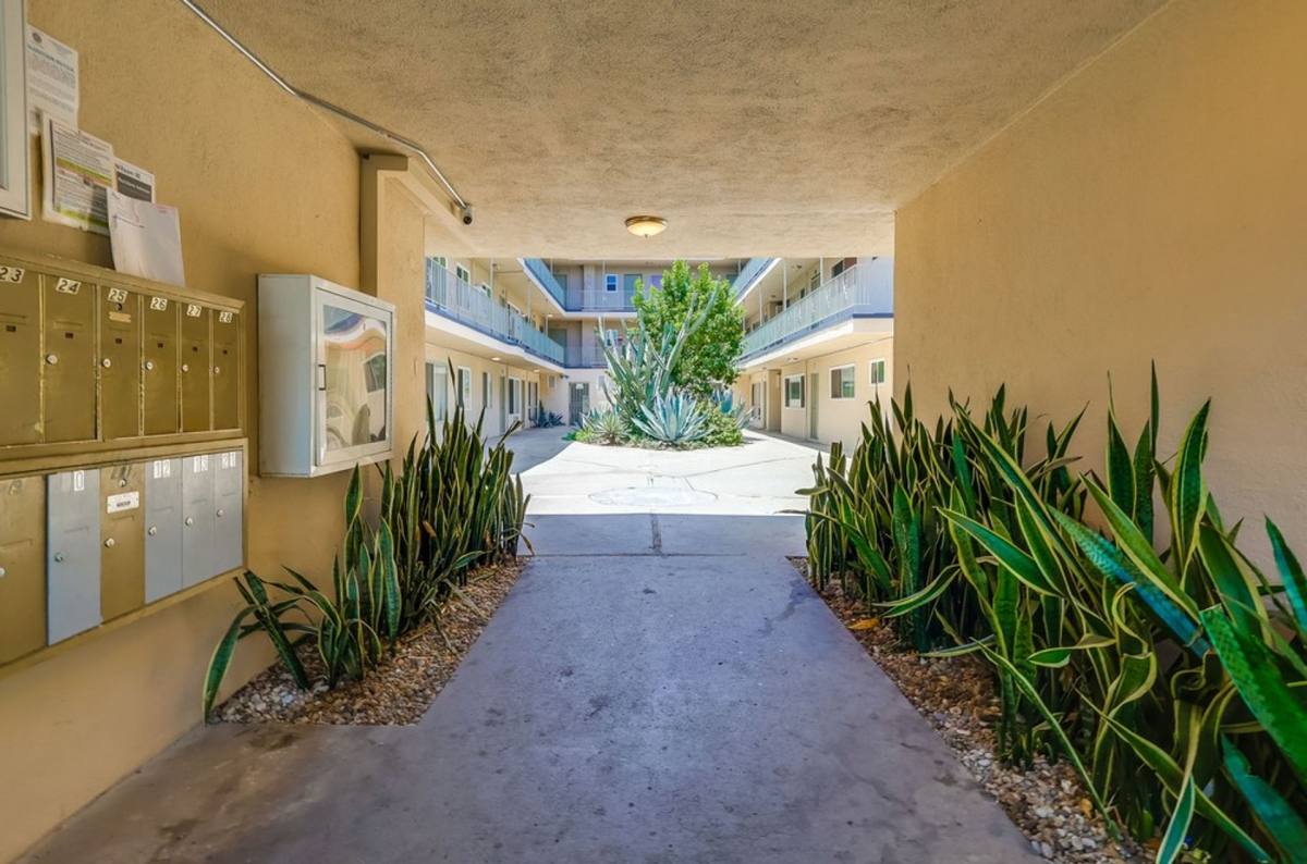Apartment for rent at 6407 10th Ave, Los Angeles, CA 90043