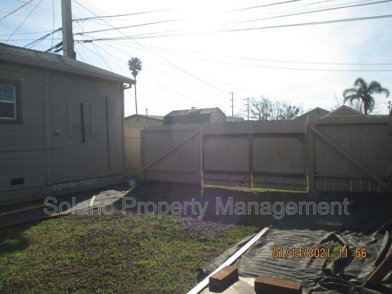 House for rent at 721 Broadway St, Fairfield, CA 94533