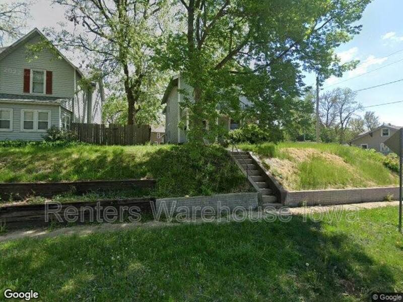 House for rent at 901 41st St, Des Moines, IA 50312