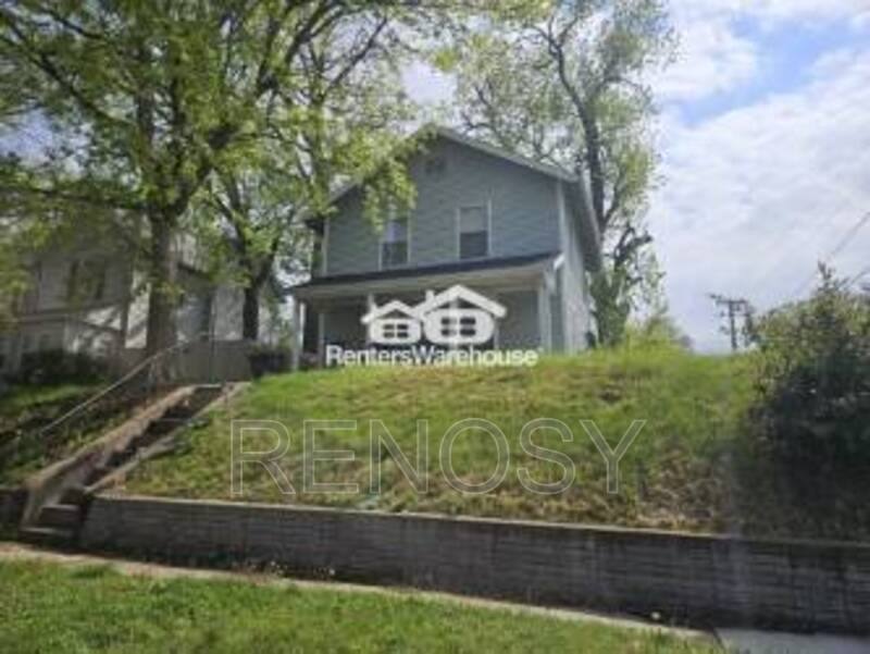 House for rent at 901 41st St, Des Moines, IA 50312