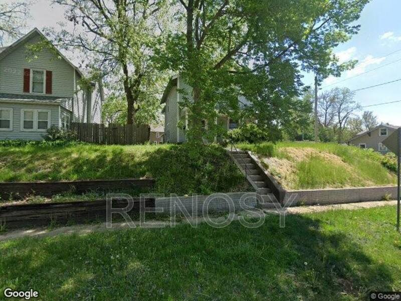 House for rent at 901 41st St, Des Moines, IA 50312