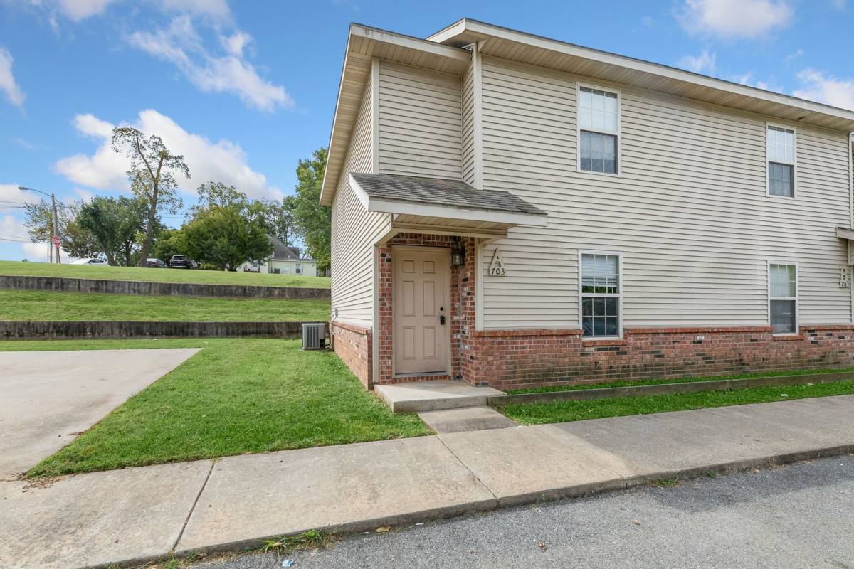 Townhouse for rent at 703 W Garland St, Siloam Springs, AR 72761