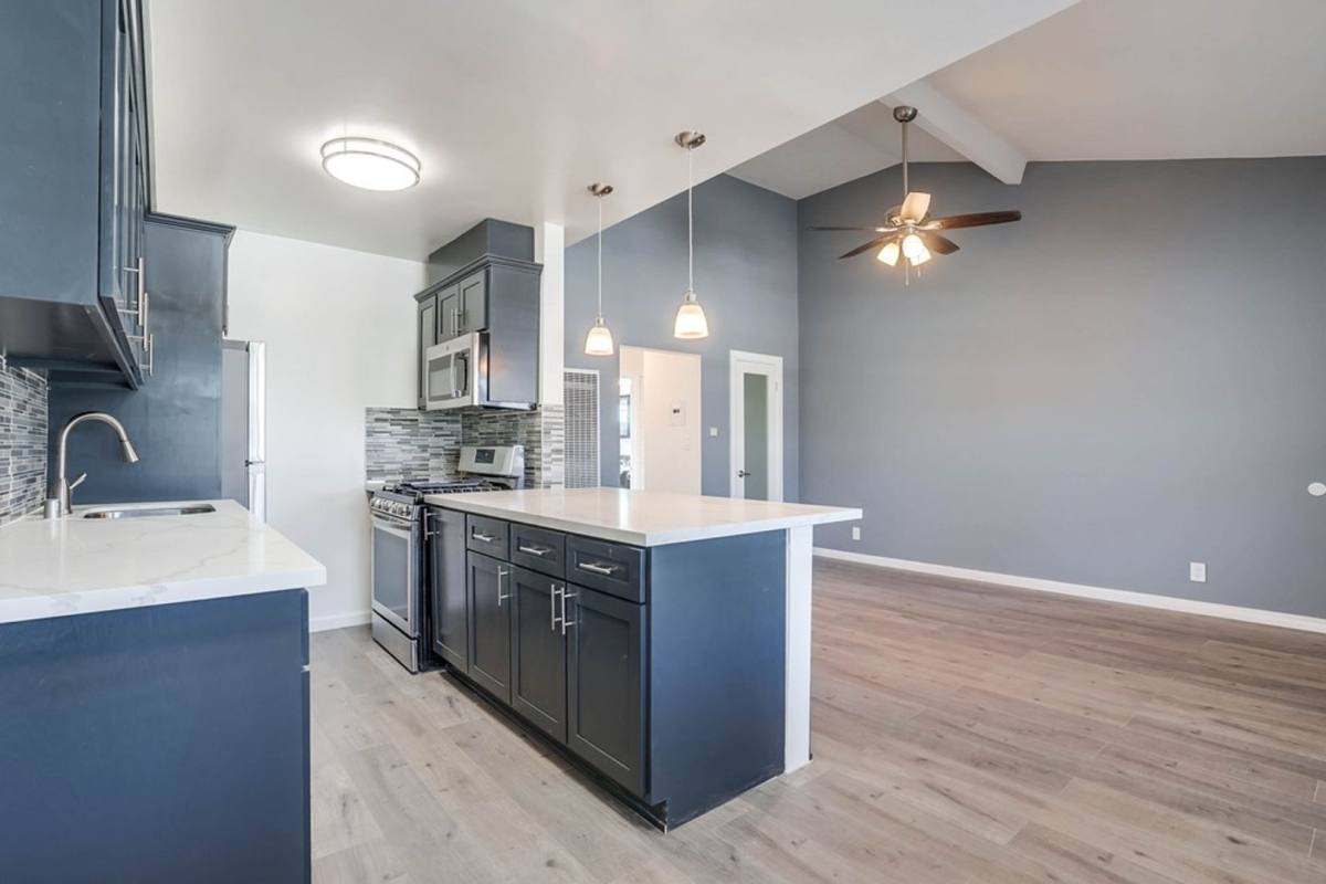 Apartment for rent at 6627 - 6635 Crenshaw Blvd, Los Angeles, CA 90043