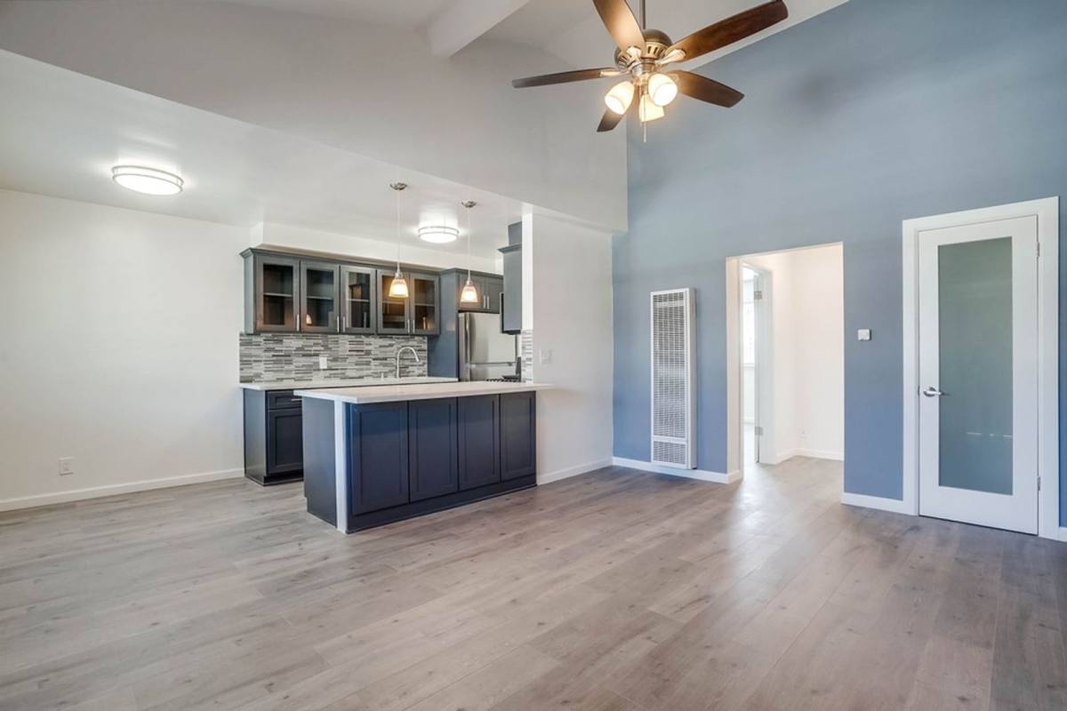 Apartment for rent at 6627 - 6635 Crenshaw Blvd, Los Angeles, CA 90043