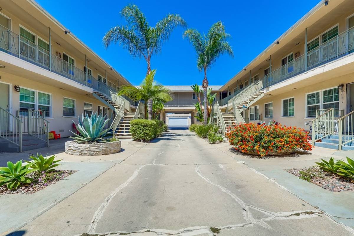 Apartment for rent at 6627 - 6635 Crenshaw Blvd, Los Angeles, CA 90043
