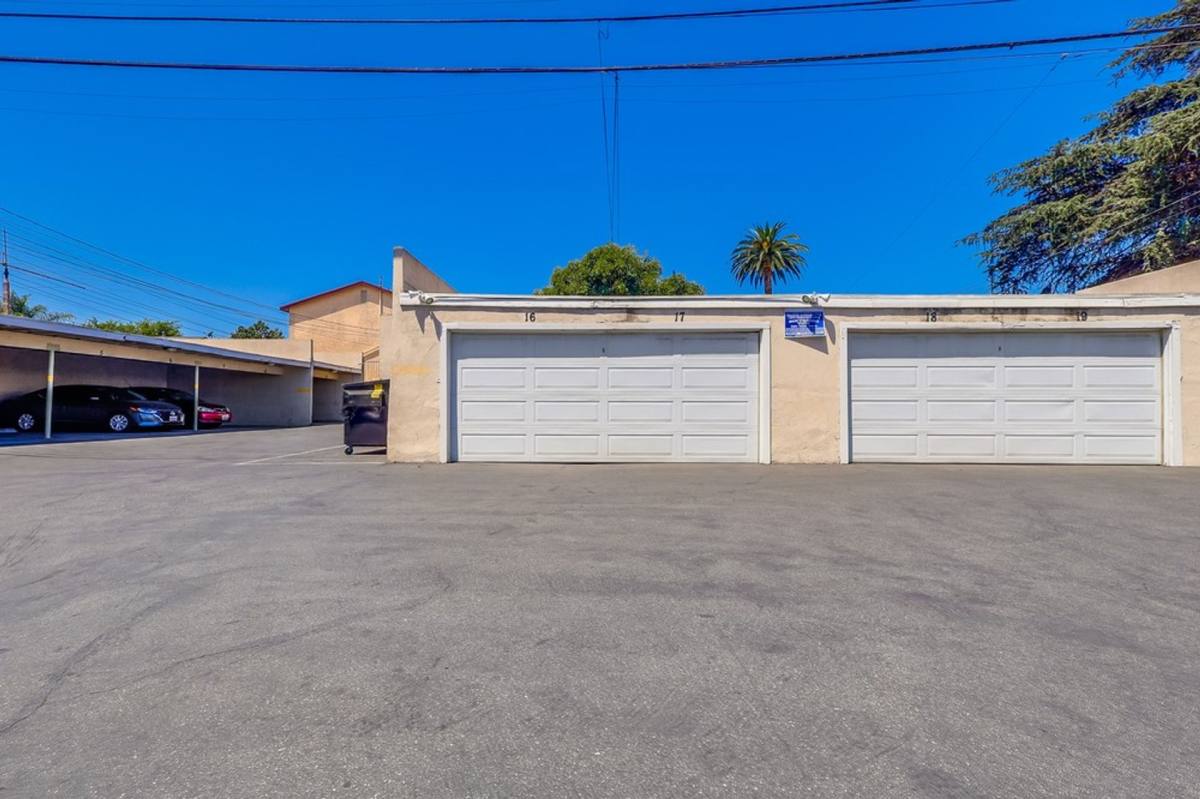 Apartment for rent at 6627 - 6635 Crenshaw Blvd, Los Angeles, CA 90043
