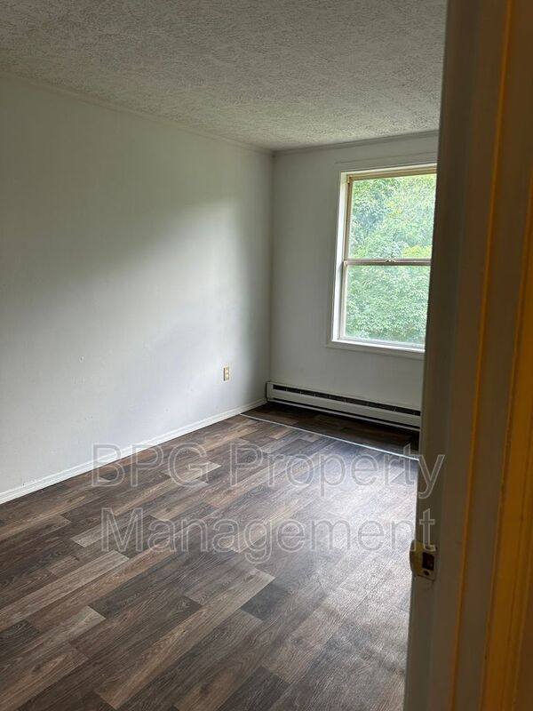 Apartment for rent at 123 Circle Dr #15, White Sulphur Springs, WV 24986