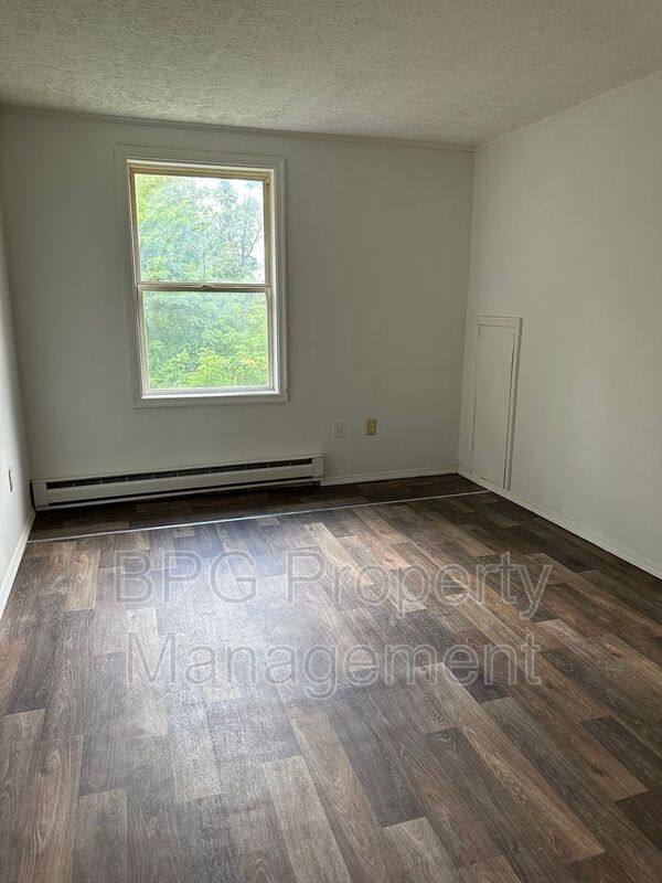 Apartment for rent at 123 Circle Dr #15, White Sulphur Springs, WV 24986