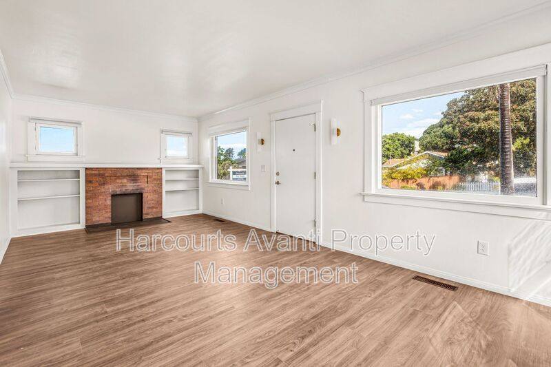 House for rent at 915 Civic Center Dr, Oceanside, CA 92054