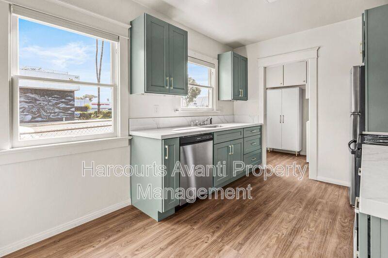 House for rent at 915 Civic Center Dr, Oceanside, CA 92054
