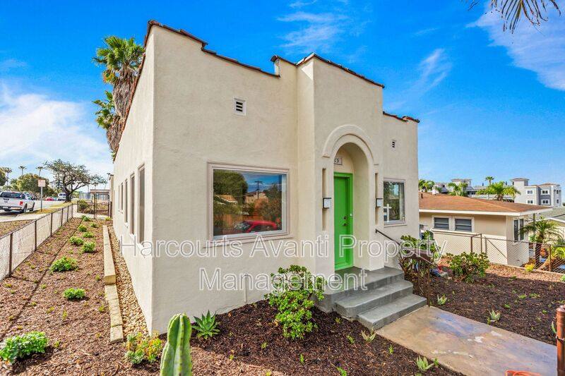 House for rent at 915 Civic Center Dr, Oceanside, CA 92054