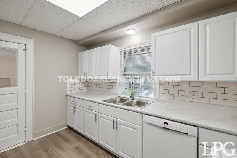 House for rent at 2907 Rockwood Place, Toledo, OH 43610