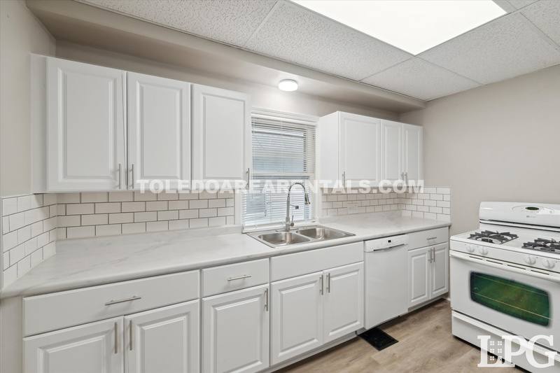 House for rent at 2907 Rockwood Place, Toledo, OH 43610