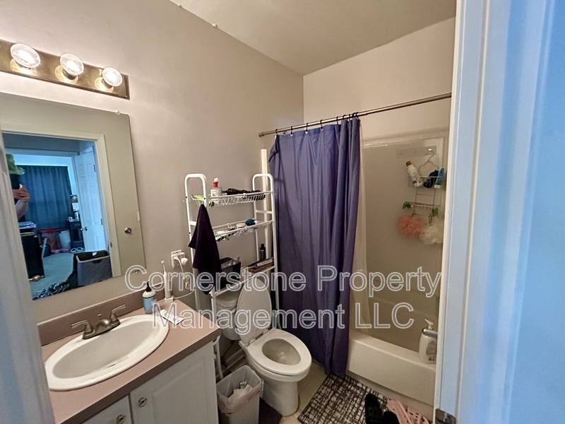Apartment for rent at 911 Arkansas St New #942, Lawrence, KS 66044