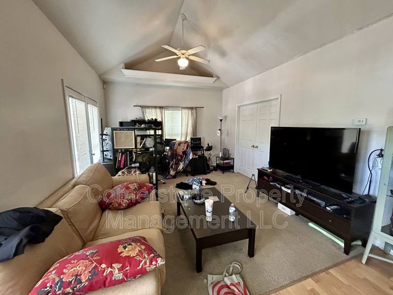 Apartment for rent at 911 Arkansas St New #942, Lawrence, KS 66044