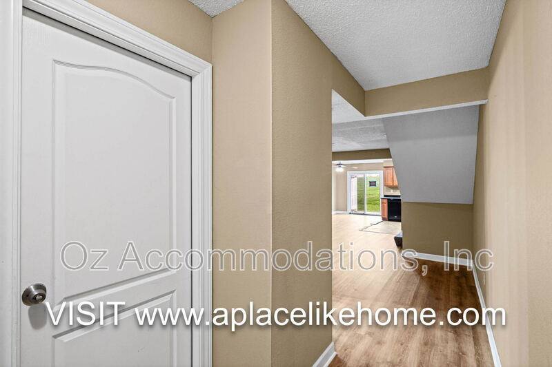 Townhouse for rent at 805 SW Imperial Lane, Lees Summit, MO 64064