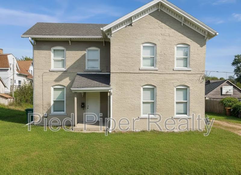 Apartment for rent at 810 E Shawnee St, Freeport, IL 61032