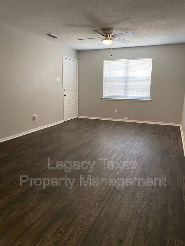 Apartment for rent at 1302 Berry Dr #A, Cleburne, TX 76033