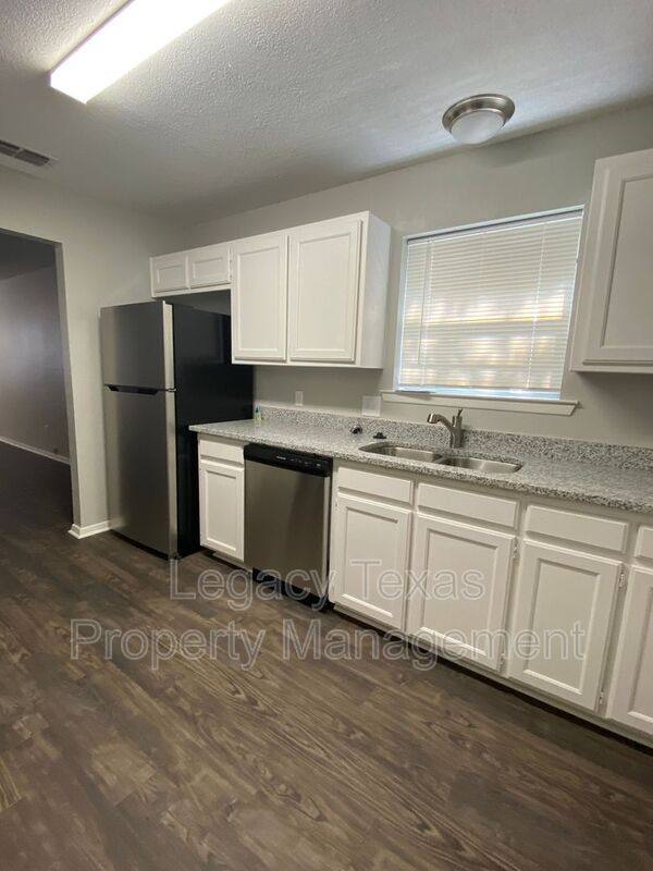 Apartment for rent at 1302 Berry Dr #A, Cleburne, TX 76033