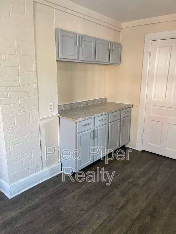 House for rent at 320 W Clark St, Freeport, IL 61032